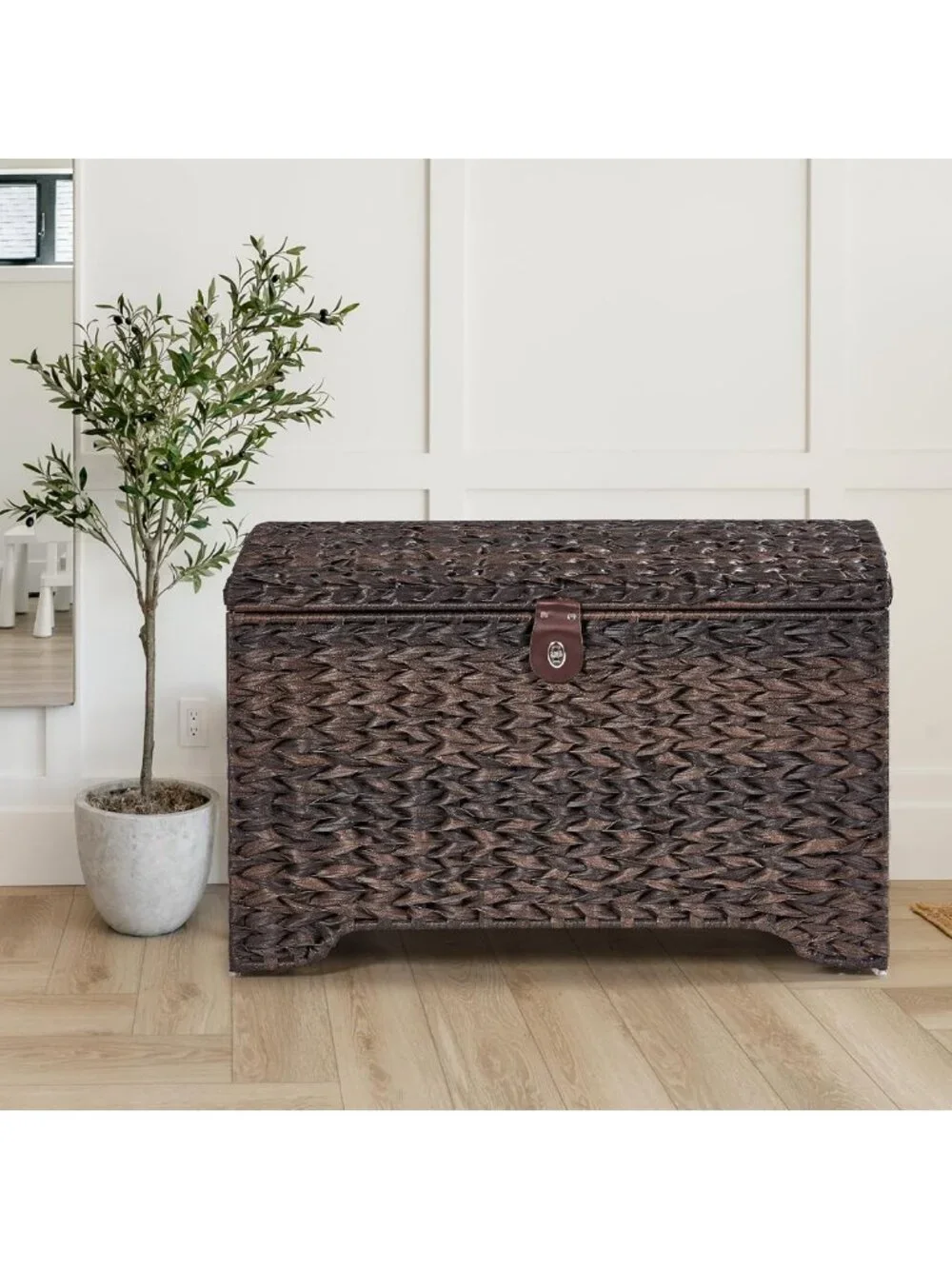 Large Handwoven Wicker Storage Basket with Lid - Stylish Home Organizer, 178L
